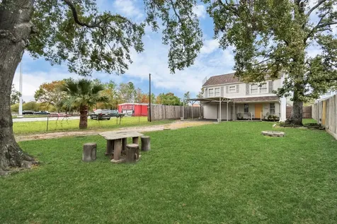 109 Amundsen Street Houston TX 77009