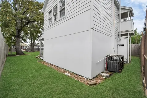 109 Amundsen Street Houston TX 77009