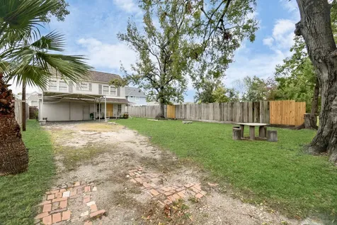 109 Amundsen Street Houston TX 77009