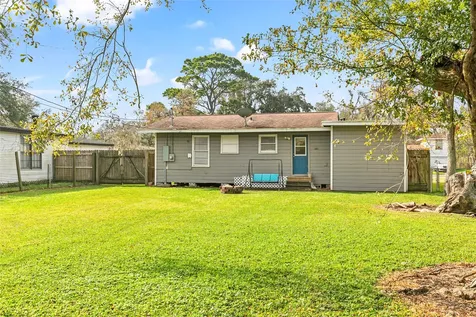 223 Jasmine Street Lake Jackson TX 77566