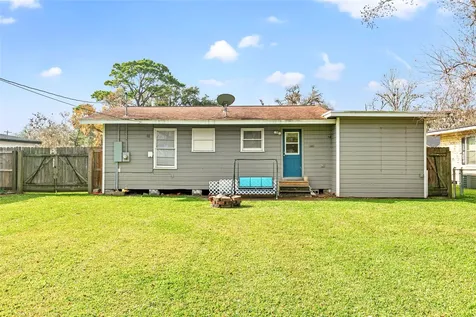 223 Jasmine Street Lake Jackson TX 77566