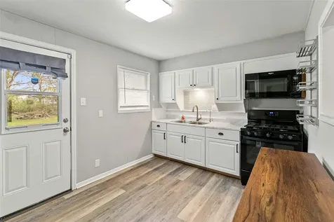 223 Jasmine Street Lake Jackson TX 77566