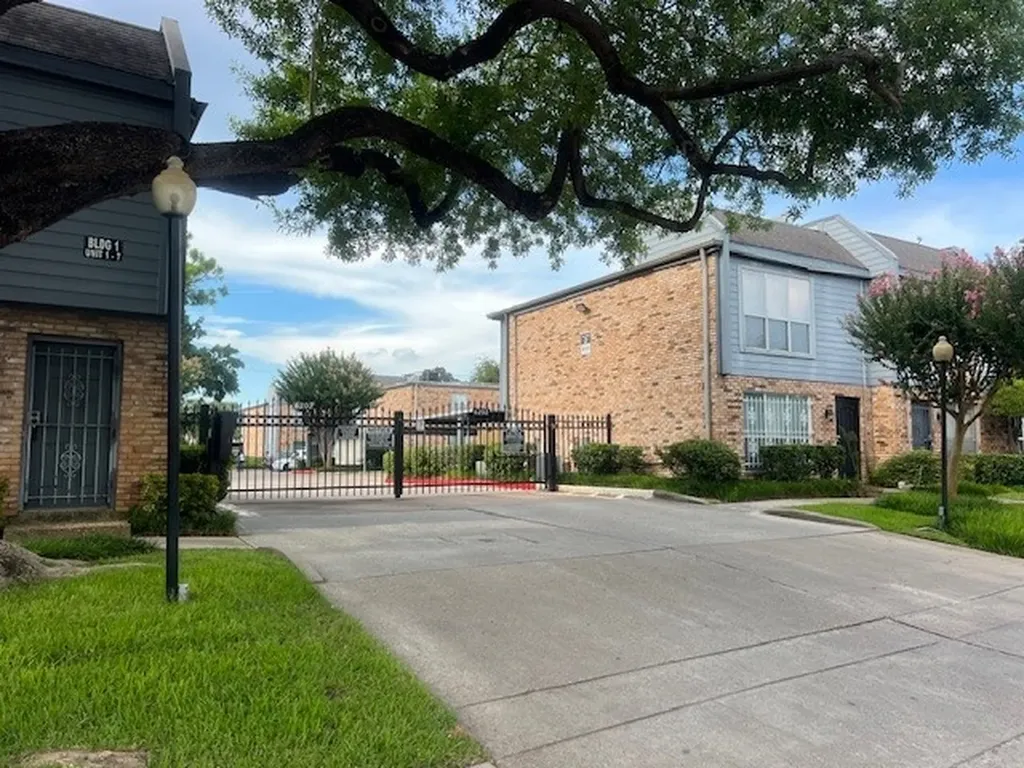 6202 Skyline Drive 22 Houston TX 77057