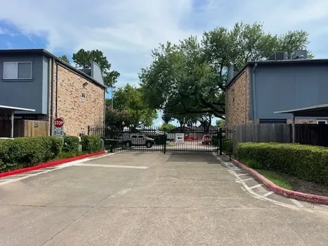 6202 Skyline Drive 22 Houston TX 77057