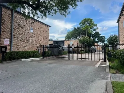 6202 Skyline Drive 22 Houston TX 77057