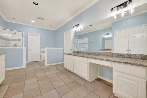 5835 Val Verde Street Houston TX 77057