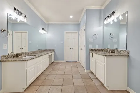 5835 Val Verde Street Houston TX 77057