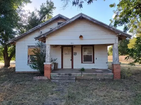 811 N 5th Avenue Munday TX 76371