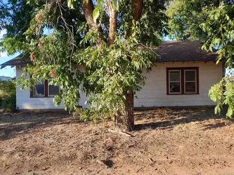 811 N 5th Avenue Munday TX 76371
