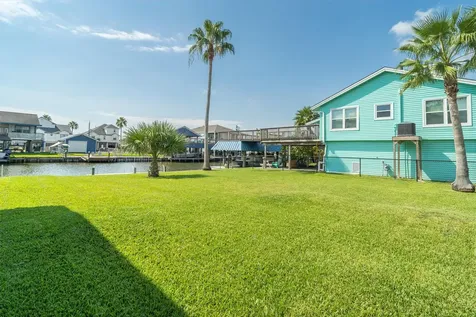 276 Barracuda Street Bayou Vista TX 77563