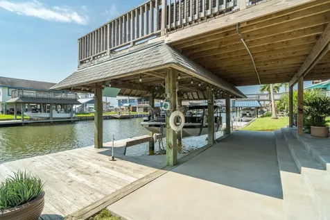 276 Barracuda Street Bayou Vista TX 77563