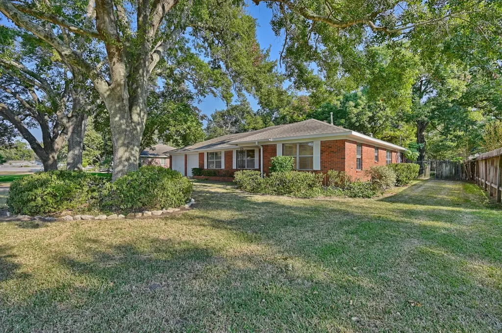 1452 S Circle Sealy TX 77474