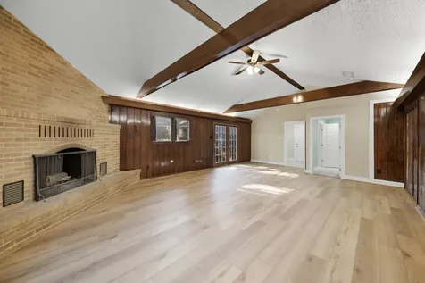1452 S Circle Sealy TX 77474
