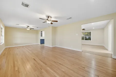 1452 S Circle Sealy TX 77474