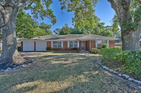 1452 S Circle Sealy TX 77474