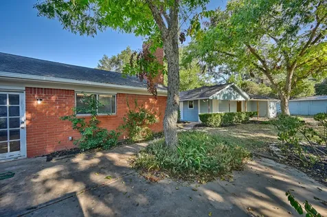 1452 S Circle Sealy TX 77474