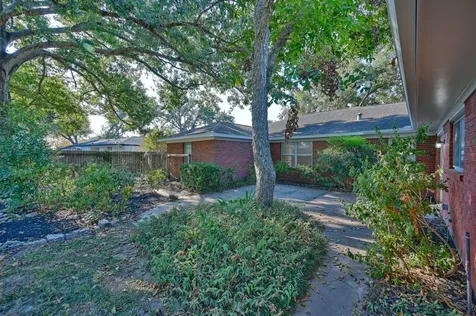1452 S Circle Sealy TX 77474