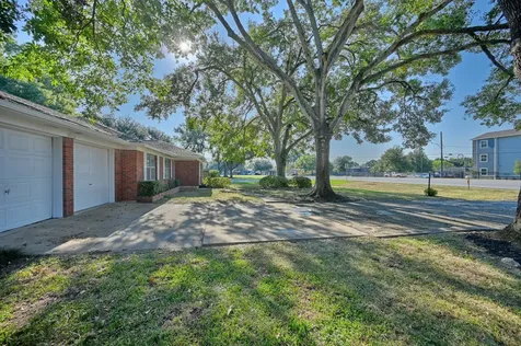 1452 S Circle Sealy TX 77474