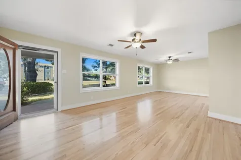 1452 S Circle Sealy TX 77474
