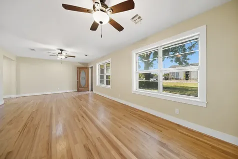 1452 S Circle Sealy TX 77474