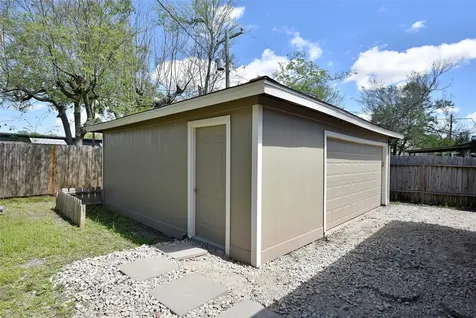 105 W Saunders Street League City TX 77573