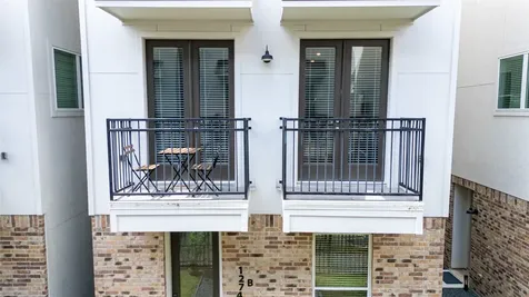 1274 N Post Oak Road B Houston TX 77055