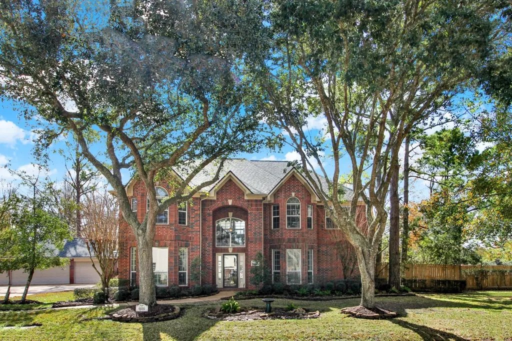 601 Forest Bend Lane Friendswood TX 77546