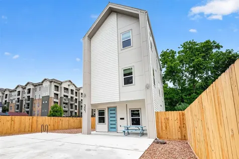 307 Neyland Street Houston TX 77022