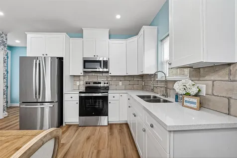 307 Neyland Street Houston TX 77022