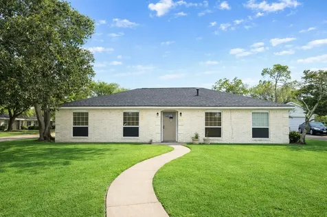 5018 Ash Court Dickinson TX 77539