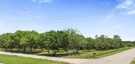 4427 W Bayshore Road Anahuac TX 77514