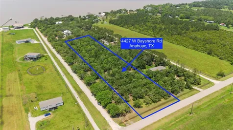 4427 W Bayshore Road Anahuac TX 77514