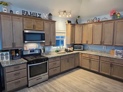928 County Road 316 Louise TX 77455