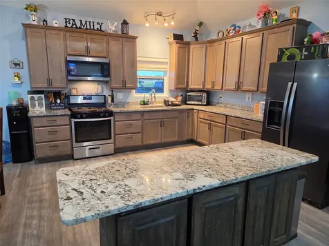 928 County Road 316 Louise TX 77455