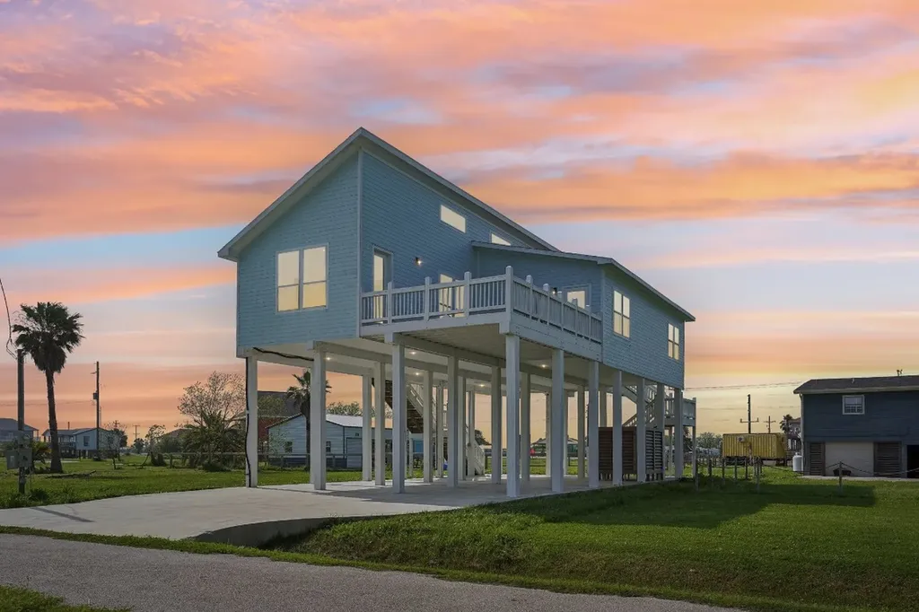 2115 Seahorse Lane Port Bolivar TX 77650
