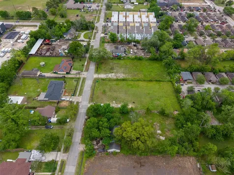 306 Walthall Drive Houston TX 77022