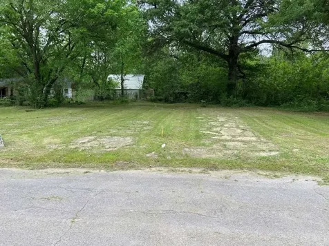 339 12th Street NW Paris TX 75460