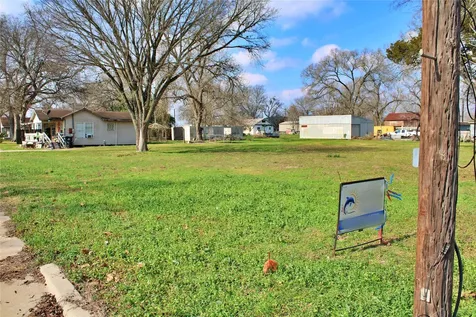 638 Prairie Street Columbus TX 78934