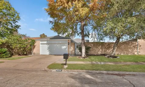 8518 Furlong Lane Houston TX 77071