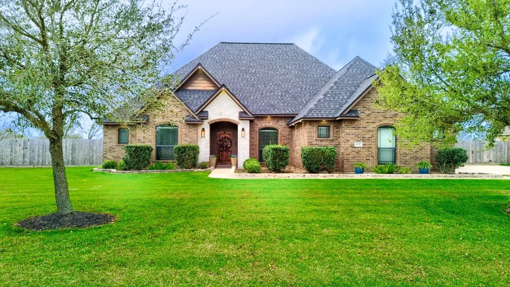 401 Heritage Oaks Drive Angleton TX 77515