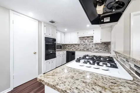 1922 Arcadia Drive Sugar Land TX 77498
