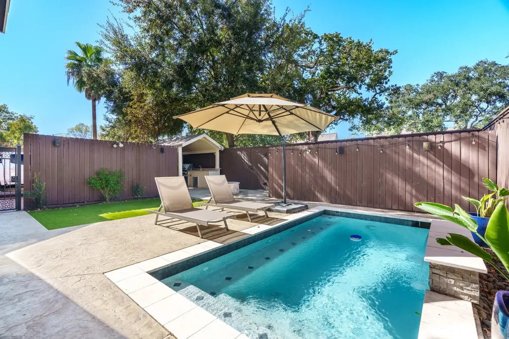 225 Knox Street Houston TX 77007