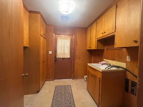 307 S Market Street Louise TX 77455