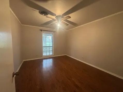 307 S Market Street Louise TX 77455