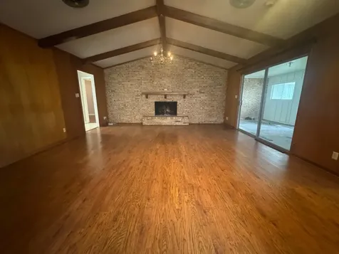 307 S Market Street Louise TX 77455