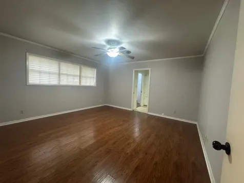 307 S Market Street Louise TX 77455