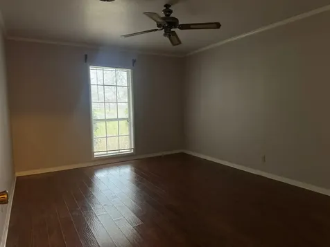 307 S Market Street Louise TX 77455
