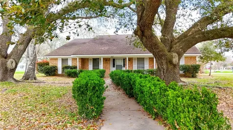 307 S Market Street Louise TX 77455