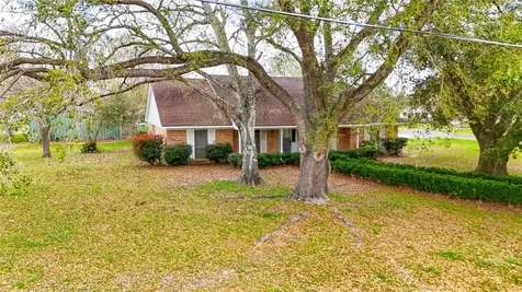307 S Market Street Louise TX 77455