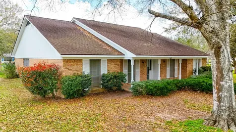 307 S Market Street Louise TX 77455